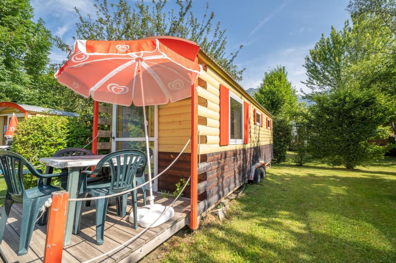 Camping Le Colporteur Hotell Le Bourg-dʼOisans Eksteriør bilde