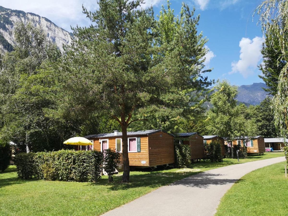 Camping Le Colporteur Hotell Le Bourg-dʼOisans Eksteriør bilde