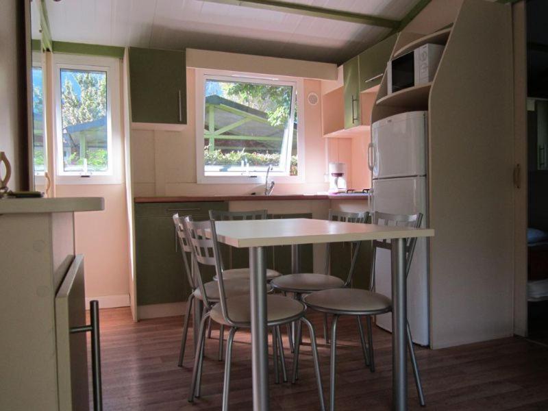 Camping Le Colporteur Hotell Le Bourg-dʼOisans Eksteriør bilde