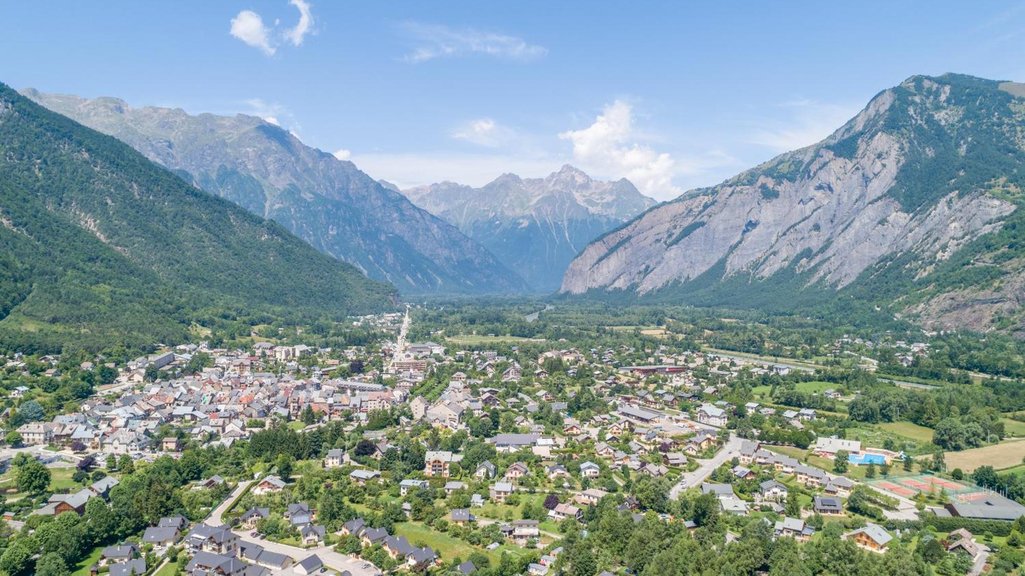 Camping Le Colporteur Hotell Le Bourg-dʼOisans Eksteriør bilde