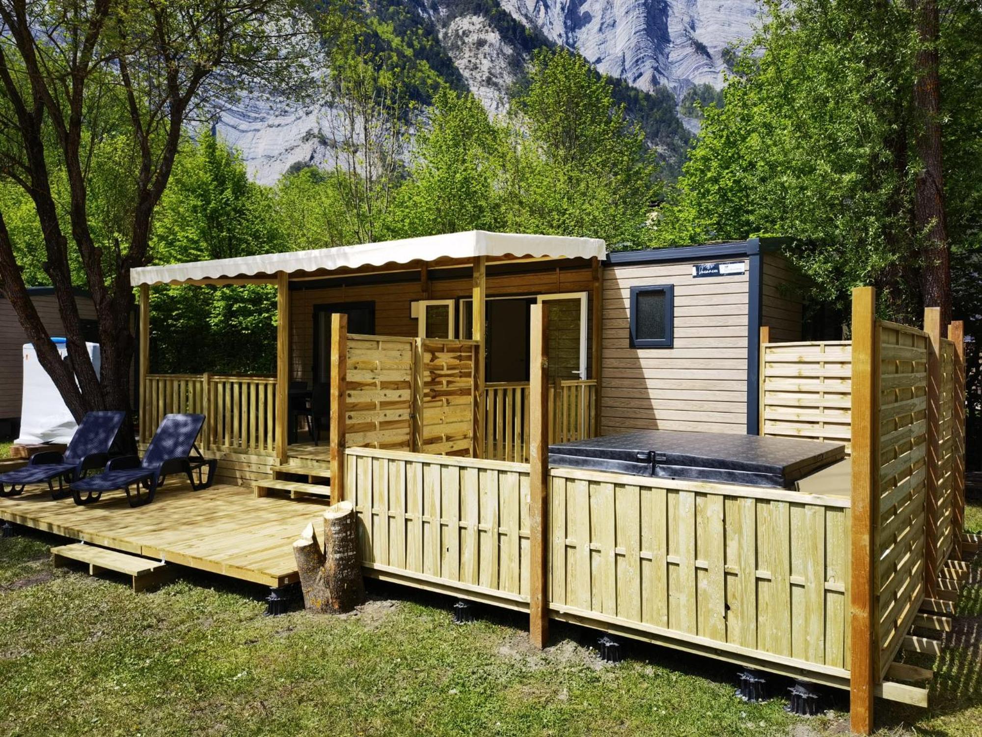 Camping Le Colporteur Hotell Le Bourg-dʼOisans Eksteriør bilde