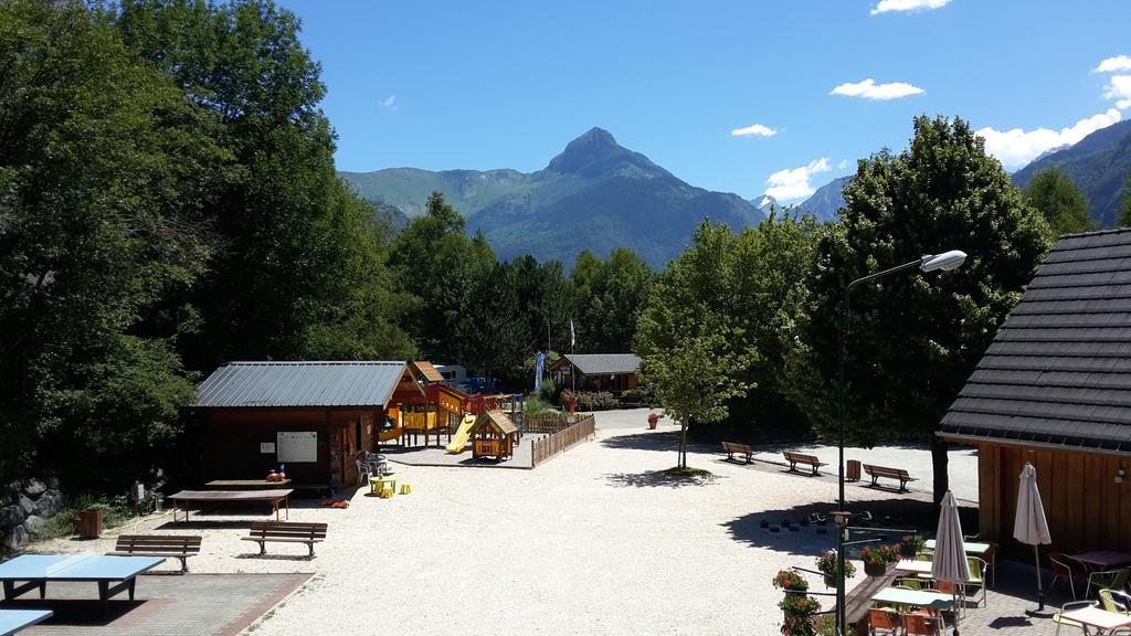 Camping Le Colporteur Hotell Le Bourg-dʼOisans Eksteriør bilde