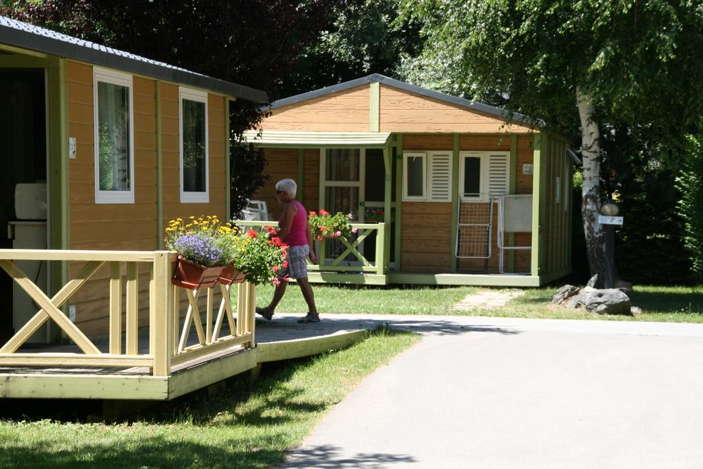 Camping Le Colporteur Hotell Le Bourg-dʼOisans Eksteriør bilde