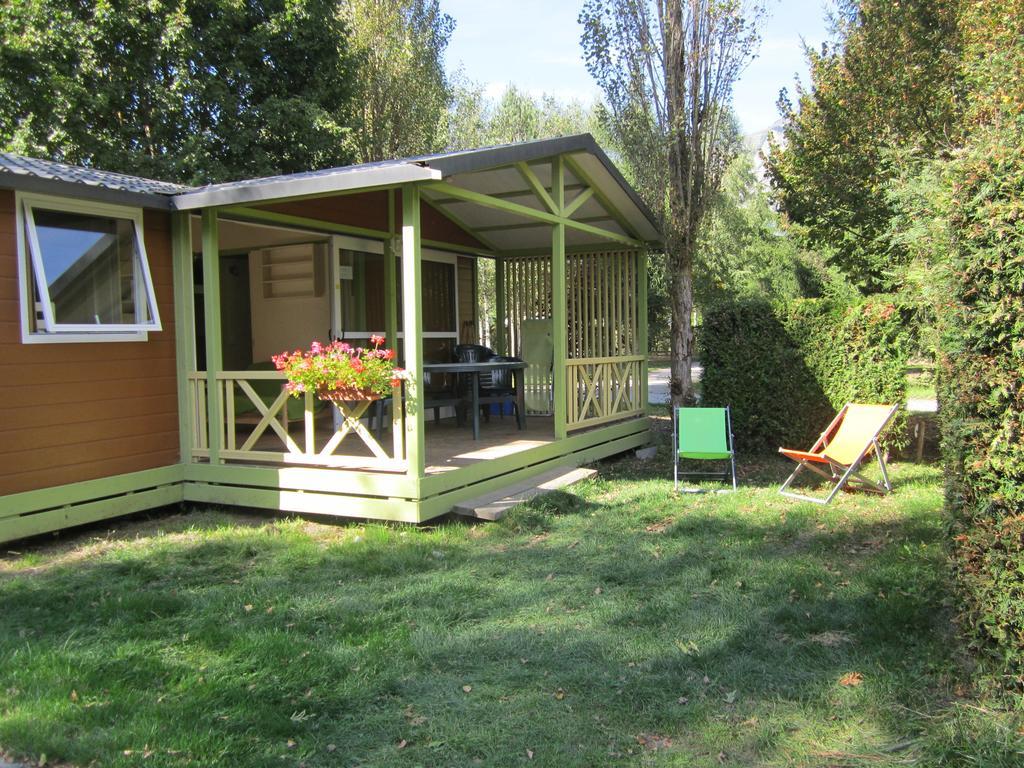 Camping Le Colporteur Hotell Le Bourg-dʼOisans Eksteriør bilde