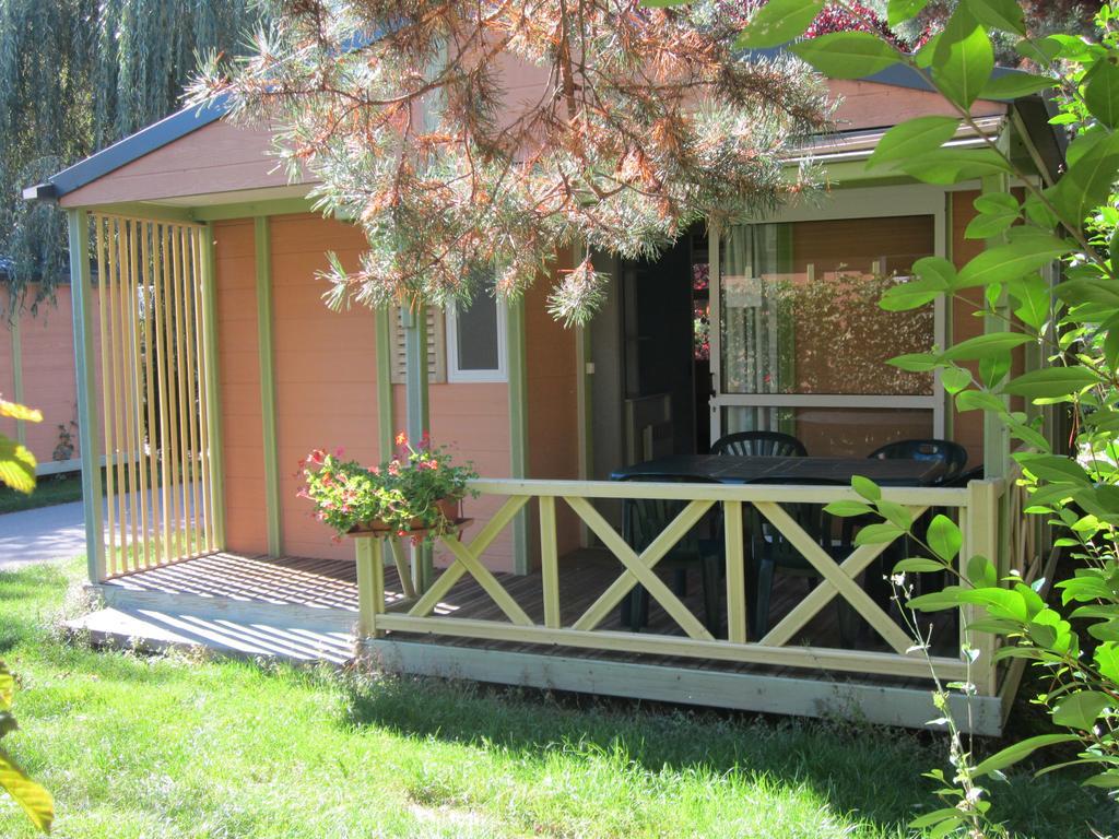 Camping Le Colporteur Hotell Le Bourg-dʼOisans Eksteriør bilde