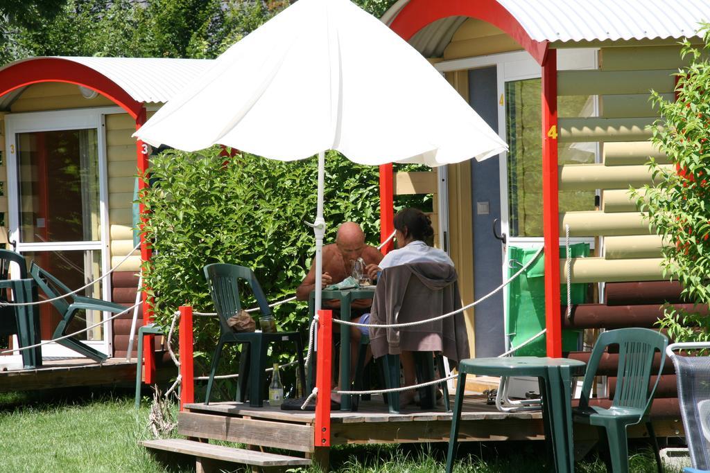 Camping Le Colporteur Hotell Le Bourg-dʼOisans Eksteriør bilde