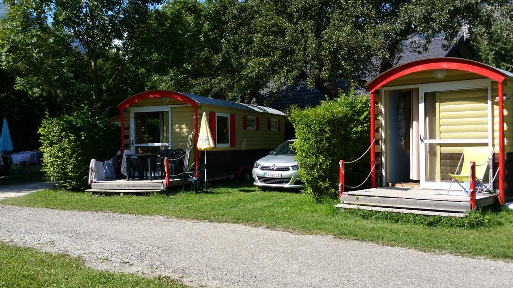 Camping Le Colporteur Hotell Le Bourg-dʼOisans Eksteriør bilde