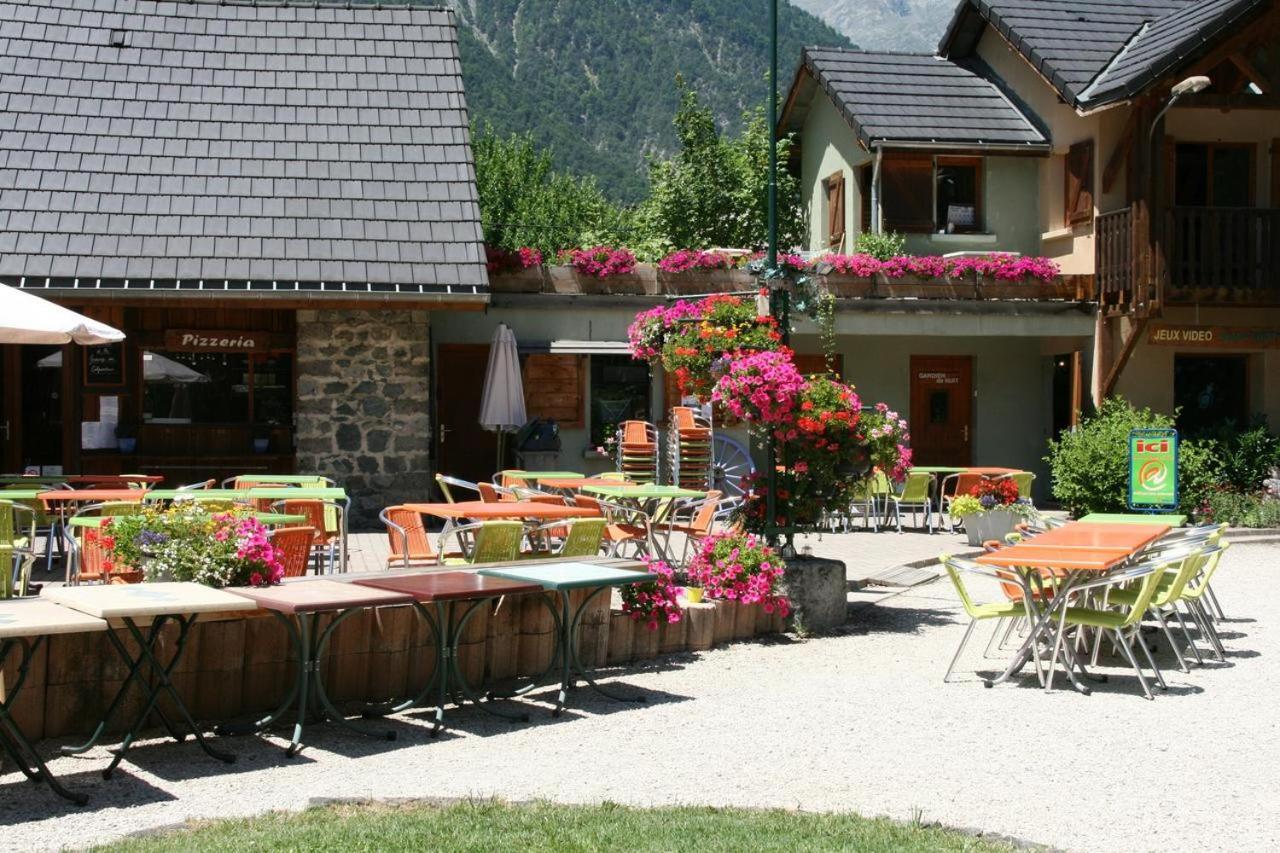 Camping Le Colporteur Hotell Le Bourg-dʼOisans Eksteriør bilde